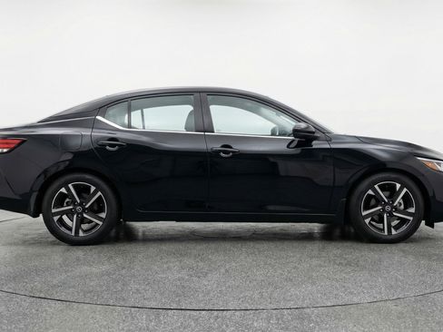 Used 2025 Nissan Sentra SV FWD image 11