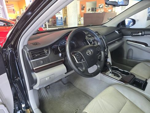 Used 2012 Toyota Camry XLE w/ Leather Pkg image 8