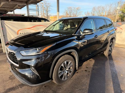 Used 2021 Toyota Highlander XLE image 8