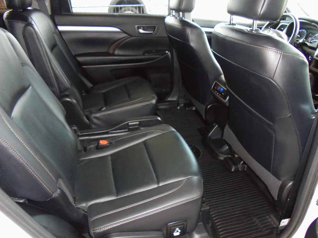 Used 2019 Toyota Highlander XLE AWD/4WD image 10