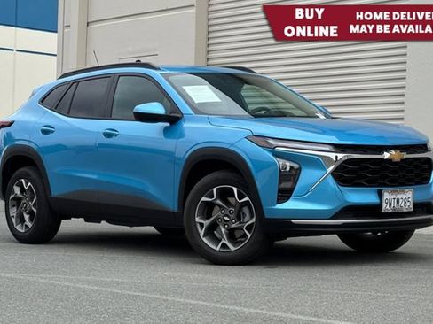 Used 2026 Chevrolet Trax LT FWD image 1