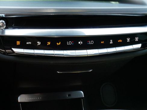 Used 2024 Cadillac Lyriq Luxury AWD/4WD image 23