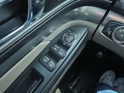 Used 2018 Ford Explorer XLT FWD image 10
