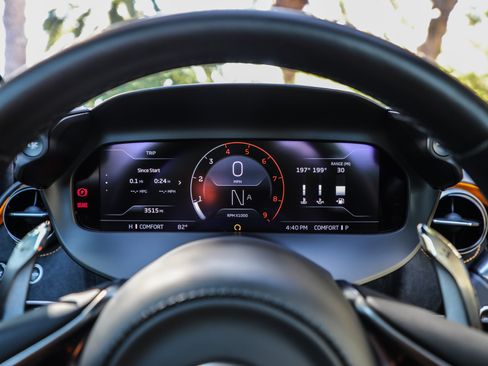 Used 2024 McLaren 750S Spider RWD image 18