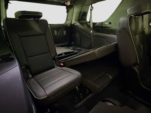 Used 2025 GMC Yukon Elevation w/ LPO, Elevation Black Package AWD/4WD image 31