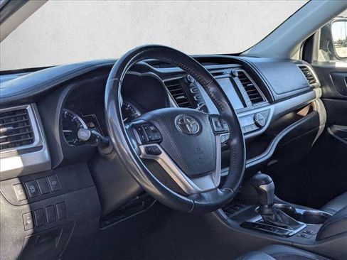 Used 2019 Toyota Highlander XLE image 8