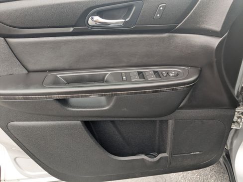 Used 2016 GMC Acadia SLT image 14