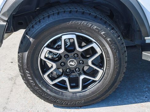Used 2022 Ford Bronco Outer Banks w/ Sasquatch Package AWD/4WD image 12