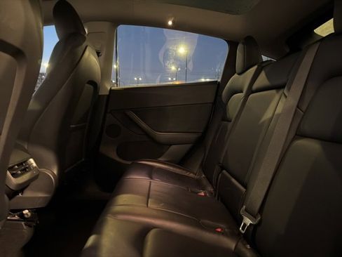 Used 2020 Tesla Model Y Long Range image 18