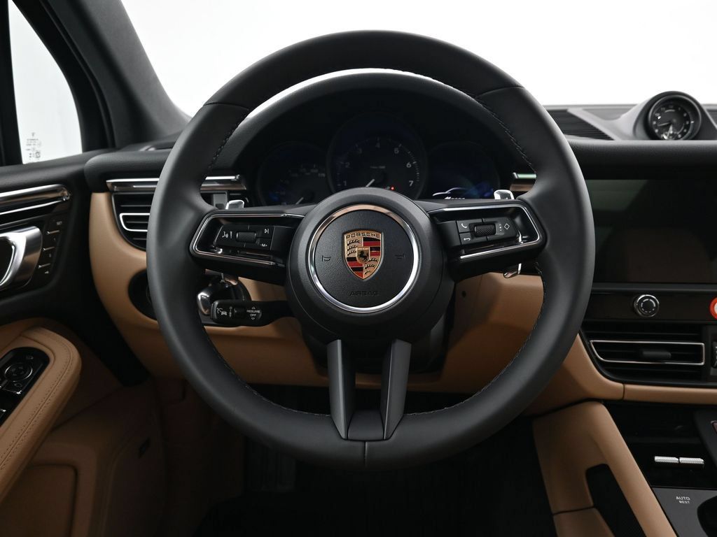 Certified 2026 Porsche Macan AWD/4WD image 13
