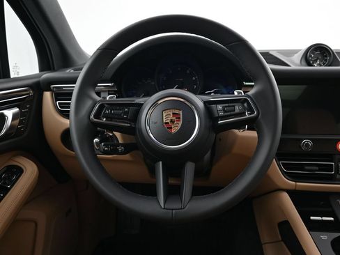Certified 2026 Porsche Macan AWD/4WD image 13
