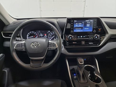 Used 2022 Toyota Highlander XLE AWD/4WD image 12