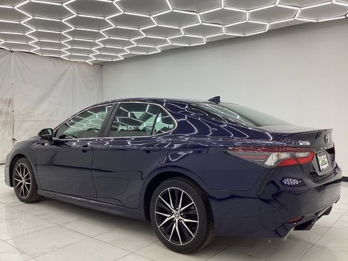 Used 2022 Toyota Camry SE image 11