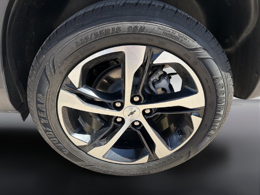 Used 2025 Chevrolet Trax RS w/ Driver Confidence Package FWD image 9