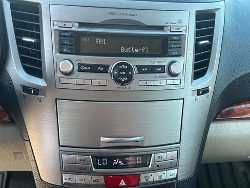 Used 2011 Subaru Outback 2.5i Limited image 28