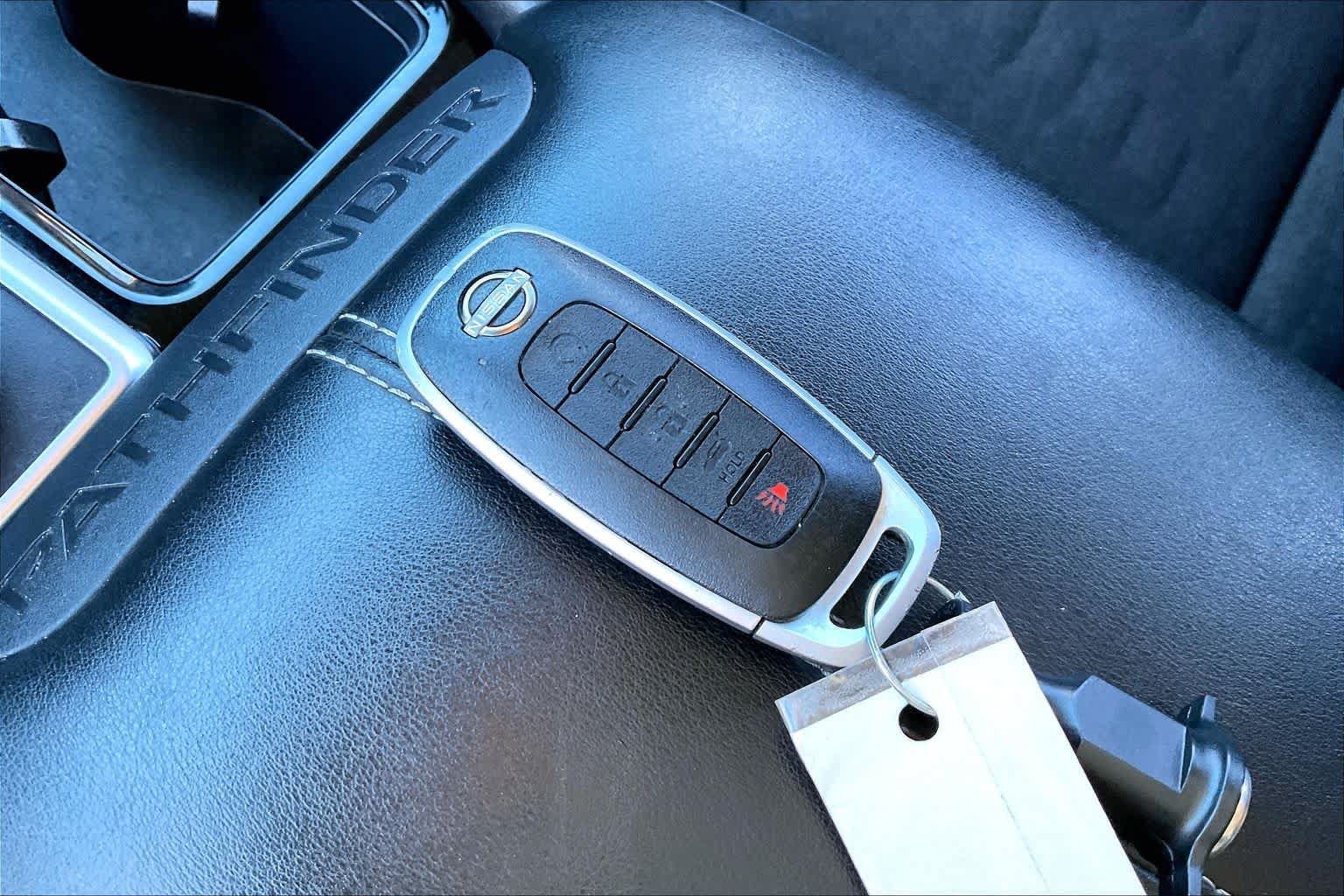 Used 2025 Nissan Pathfinder SV AWD/4WD image 13