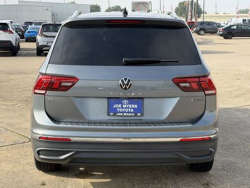 Used 2024 Volkswagen Tiguan SE AWD/4WD image 8