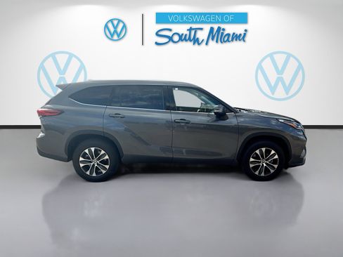 Used 2020 Toyota Highlander XLE image 8