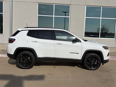 New 2026 Jeep Compass Latitude image 4