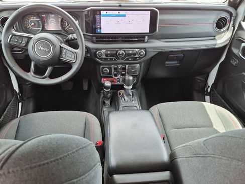 Used 2025 Jeep Wrangler Unlimited Rubicon AWD/4WD image 13