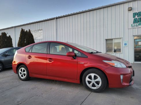 Used 2015 Toyota Prius Two image 9
