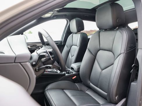 Certified 2026 Porsche Macan Turbo AWD/4WD image 48