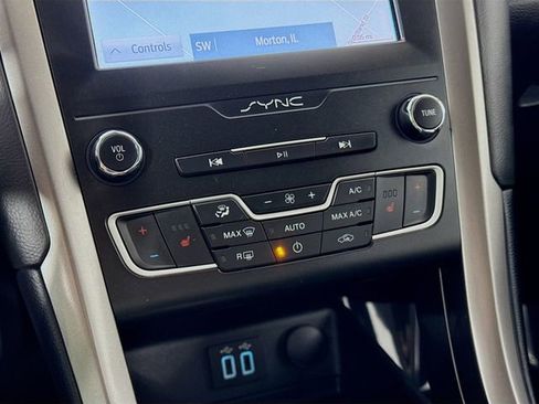 Used 2019 Ford Fusion SEL image 16