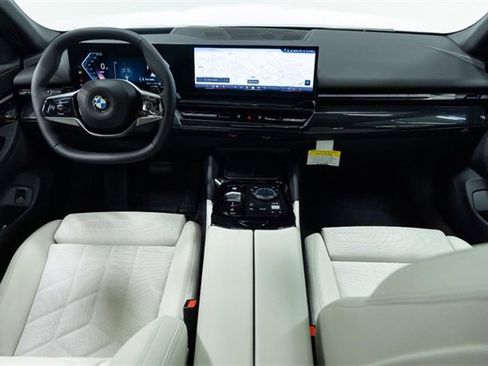 New 2026 BMW 530i xDrive w/ Premium Package image 23