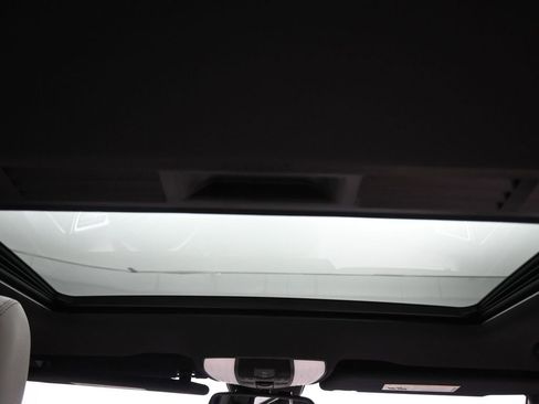 Used 2016 Mercedes-Benz E 350 Sedan w/ Premium Package image 40