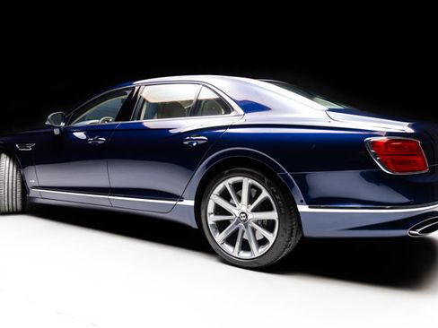 Used 2021 Bentley Flying Spur W12 image 21