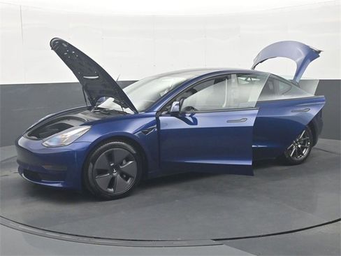 Used 2023 Tesla Model 3 Standard Range image 36