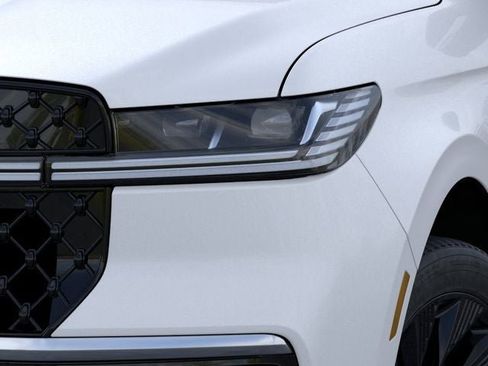 New 2025 Lincoln Navigator Reserve w/ Jet Appearance Package AWD/4WD image 18