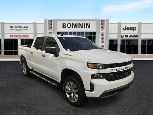Used 2019 Chevrolet Silverado 1500 Custom w/ Custom Value Package image 2