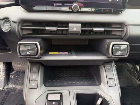 Used 2026 Toyota RAV4 XSE w/ Panoramic Sun Roof Package AWD/4WD image 33