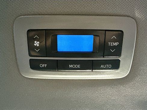 Used 2020 Toyota Sienna XLE image 26