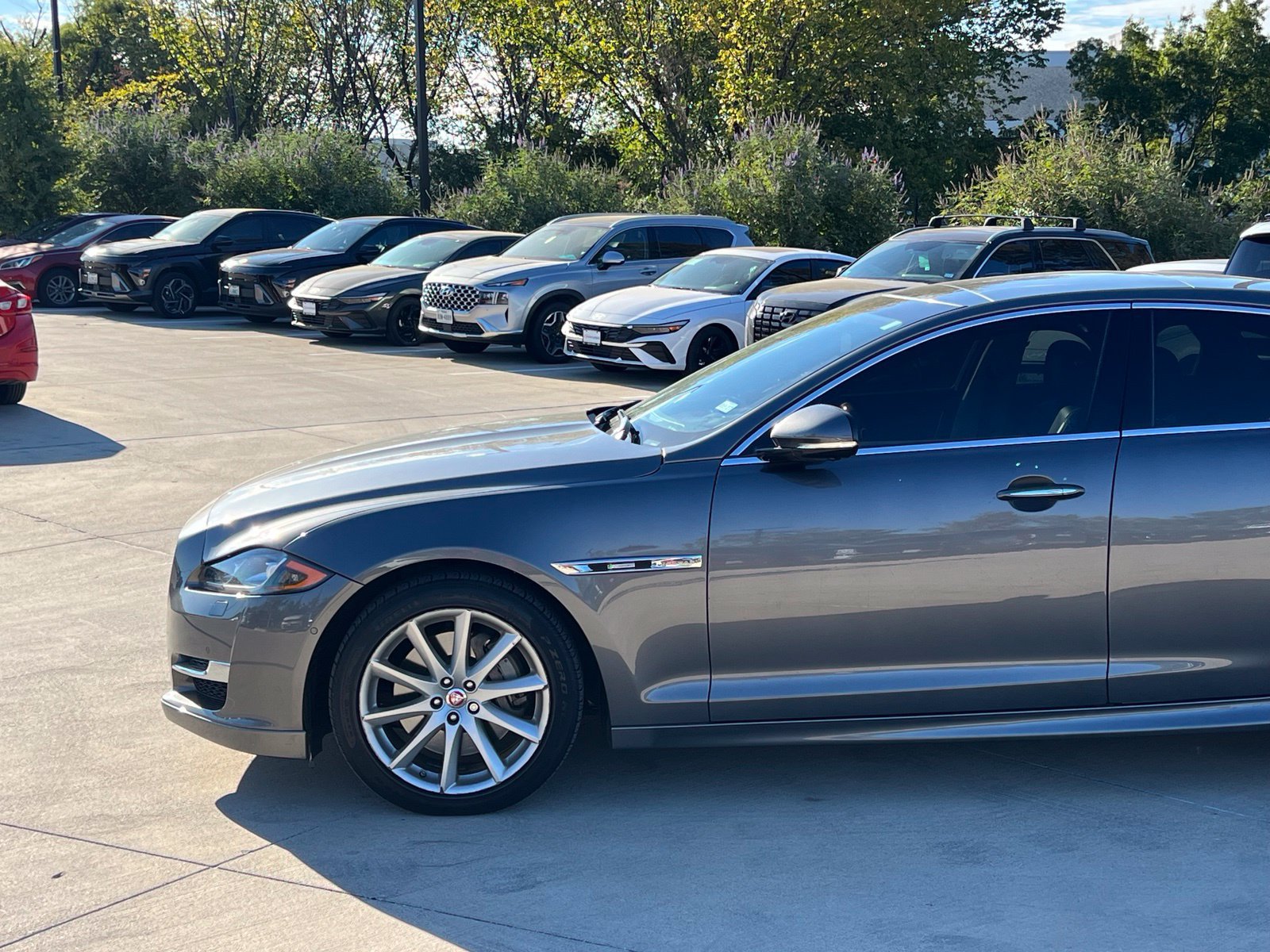 Used 2016 Jaguar XJ R-Sport RWD image 7