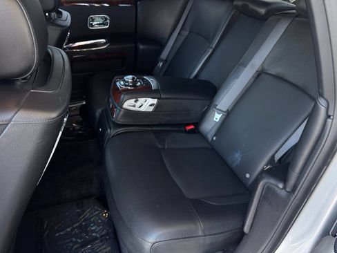Used 2014 Rolls-Royce Ghost RWD image 18