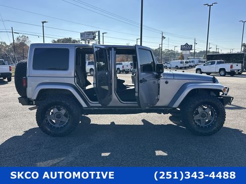 Used 2017 Jeep Wrangler Unlimited Sahara w/ Connectivity Group image 33