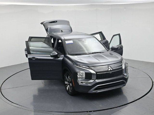 Used 2025 Mitsubishi Outlander SE FWD image 51