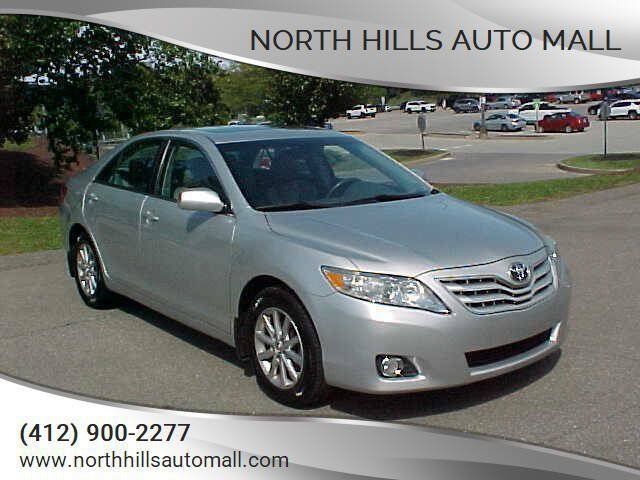 Used 2011 Toyota Camry XLE w/ SE/XLE Extra-Value Pkg FWD image 1