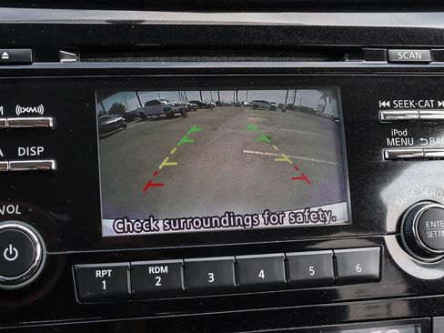 Used 2017 Nissan Rogue SV FWD image 33
