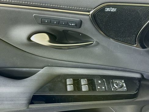 Used 2022 Lexus ES 300h w/ Accessory Package image 25