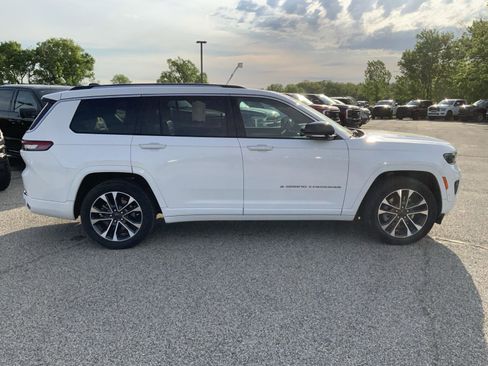 Used 2023 Jeep Grand Cherokee L Overland w/ Advanced Protech Group III AWD/4WD image 17