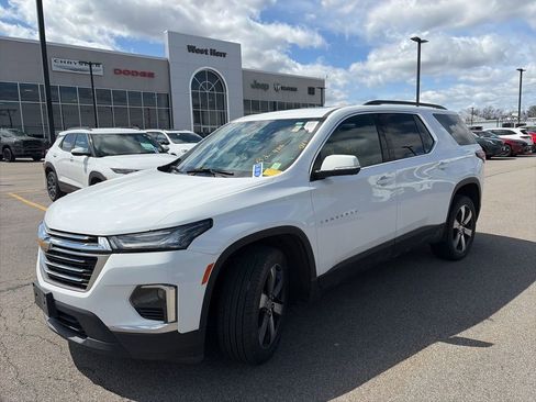 Used 2023 Chevrolet Traverse LT w/ LT Premium Package image 4