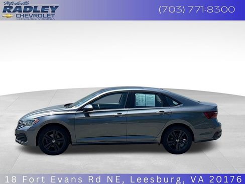Used 2022 Volkswagen Jetta SE FWD image 2