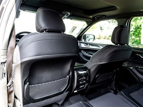 New 2025 Jeep Grand Cherokee L Laredo w/ Luxury Tech Group I image 19