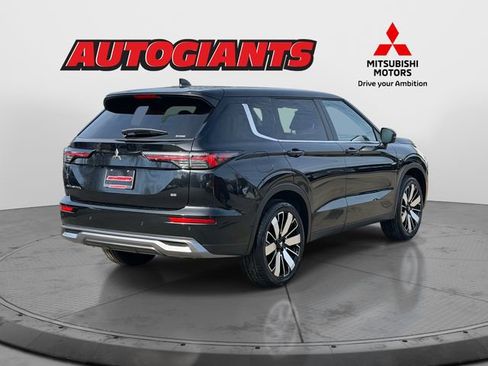 New 2026 Mitsubishi Outlander SE image 2