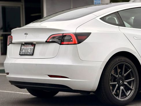 Used 2019 Tesla Model 3 Standard Range Plus image 9