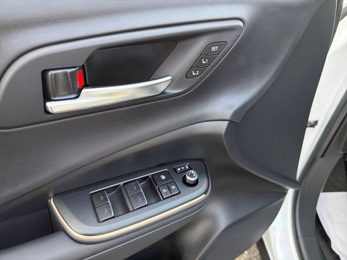 Used 2023 Toyota Crown Limited image 11