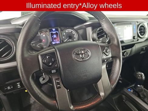 Used 2016 Toyota Tacoma TRD Sport w/ Towing Package image 10